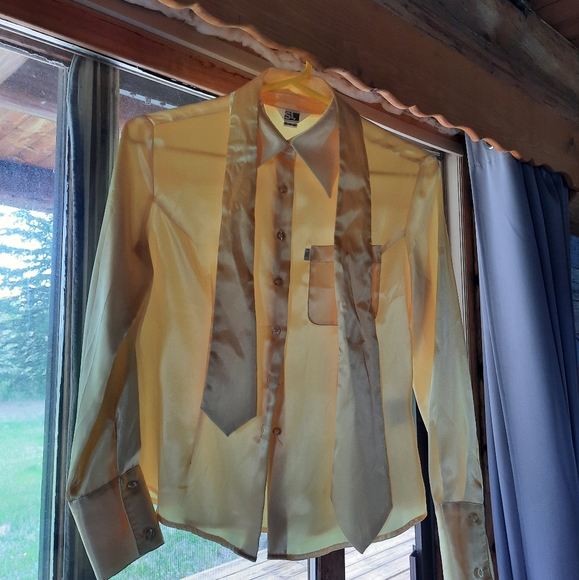 Woman's yellow shirt - Picture 3 of 11
